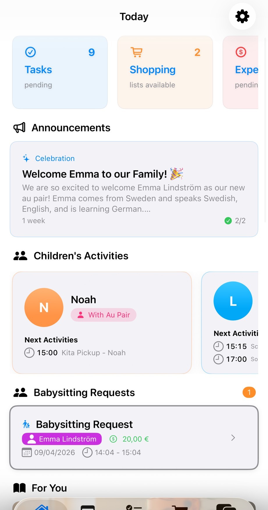Au pair dashboard showing Tasks, Shopping, Announcements, Children's Activities with Noah (With Au Pair), and pending Babysitting Request